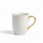 Witte mok met gouden oor uit de Aurelia Diamante collectie, elegant porselein met subtiele glans