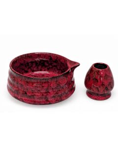 Rode matcha kom met schenktuit en bijpassende keramische whiskhouder