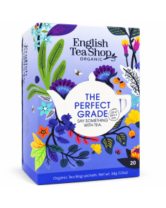 English Tea Shop Organic The Perfect Grade met 20 biologische theezakjes, in een paarsblauwe verpakking met kleurrijke bloemen, bladeren en een witte theepotillustratie, schuin van voren gefotografeerd.