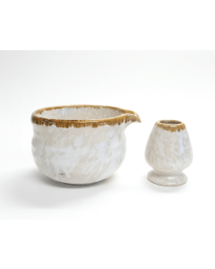 Matcha set Kuro crème beige bestaande uit handgemaakte kom en houder