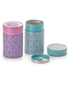 Productfoto van de Andalusia theeblikken in paars en turquoise met decoratief mozaïekpatroon, inclusief binnendeksel en deksel, op een witte achtergrond.