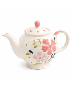 Keramische theepot Lina van 1000 ml in crème met zachtroze bloemen, groene bladeren en subtiele blauwe details op een witte achtergrond.