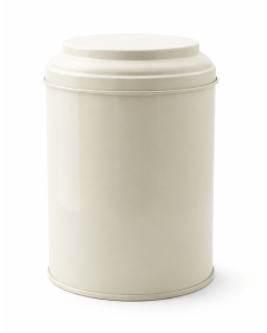 Crèmekleurig metalen voorraadblik voor thee met deksel, vrijstaand op witte achtergrond