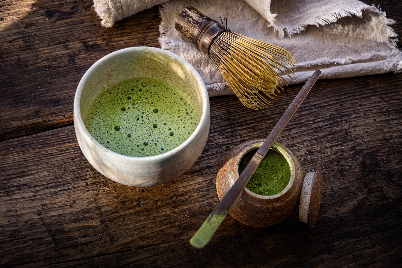 Matcha thee: waarom deze Japanse groene krachtbron zo populair wordt (en hoe je hem perfect bereidt)